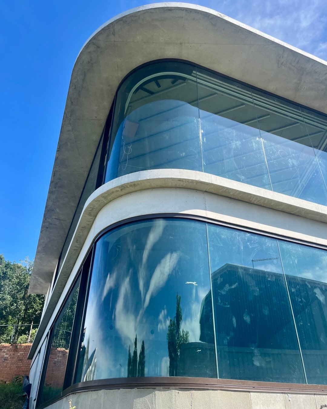 Curved commercial curtain wall glazing in aluminium framing